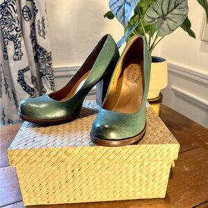 Kork- Ease Green Leather Chunky Wood platforms. Size 7.5